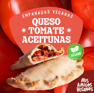 Empanada vegana de queso, tomate y aceitunas