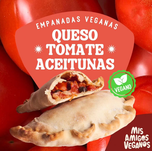 Empanada vegana de queso, tomate y aceitunas